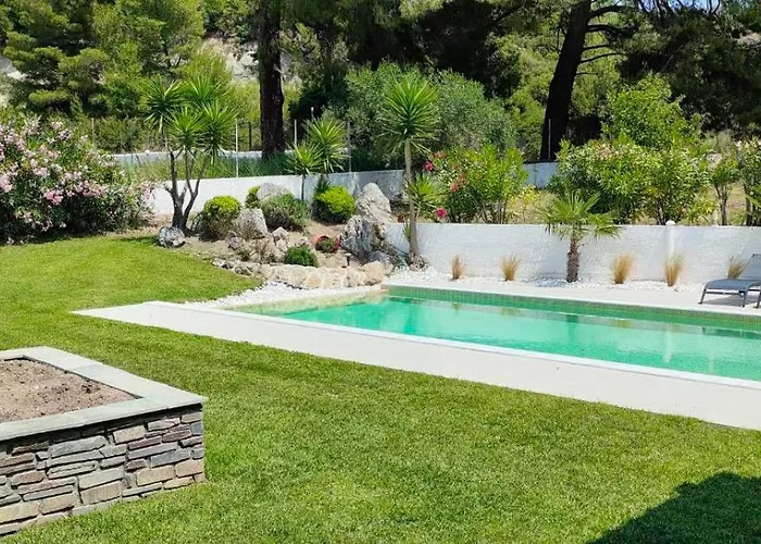 Palmera Pool Hanioti